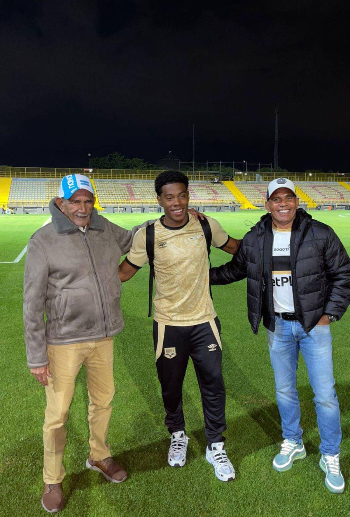 Mario Moncada reaparece fuera de Honduras y sorprende con sus conectes en Inglaterra