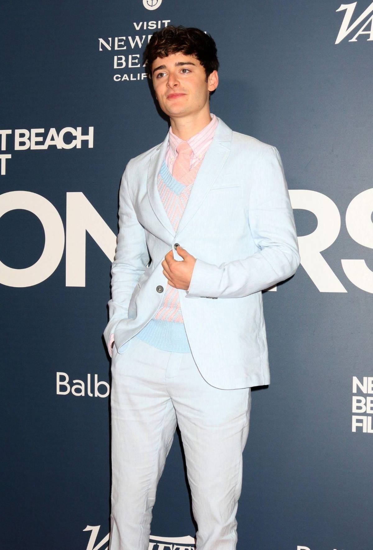 Actor de Stranger Things, Noah Schnapp, publica tierna foto con su... ¿novio?