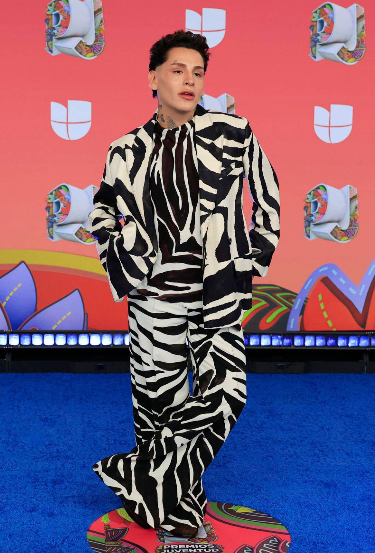 Así lucieron los famosos en la alfombra azul de Premios Juventud