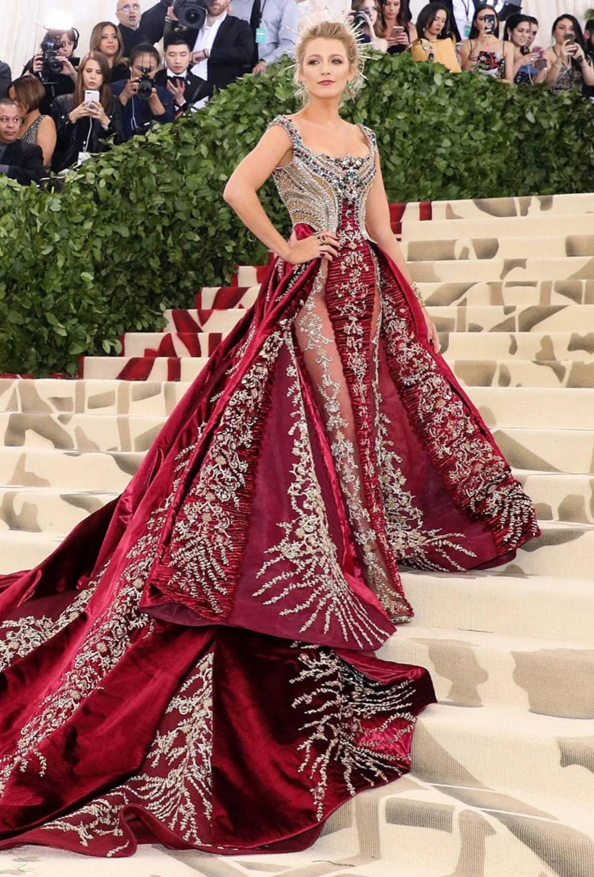 La Met Gala a través del tiempo: looks que han redefinido la alfombra de la extravagancia