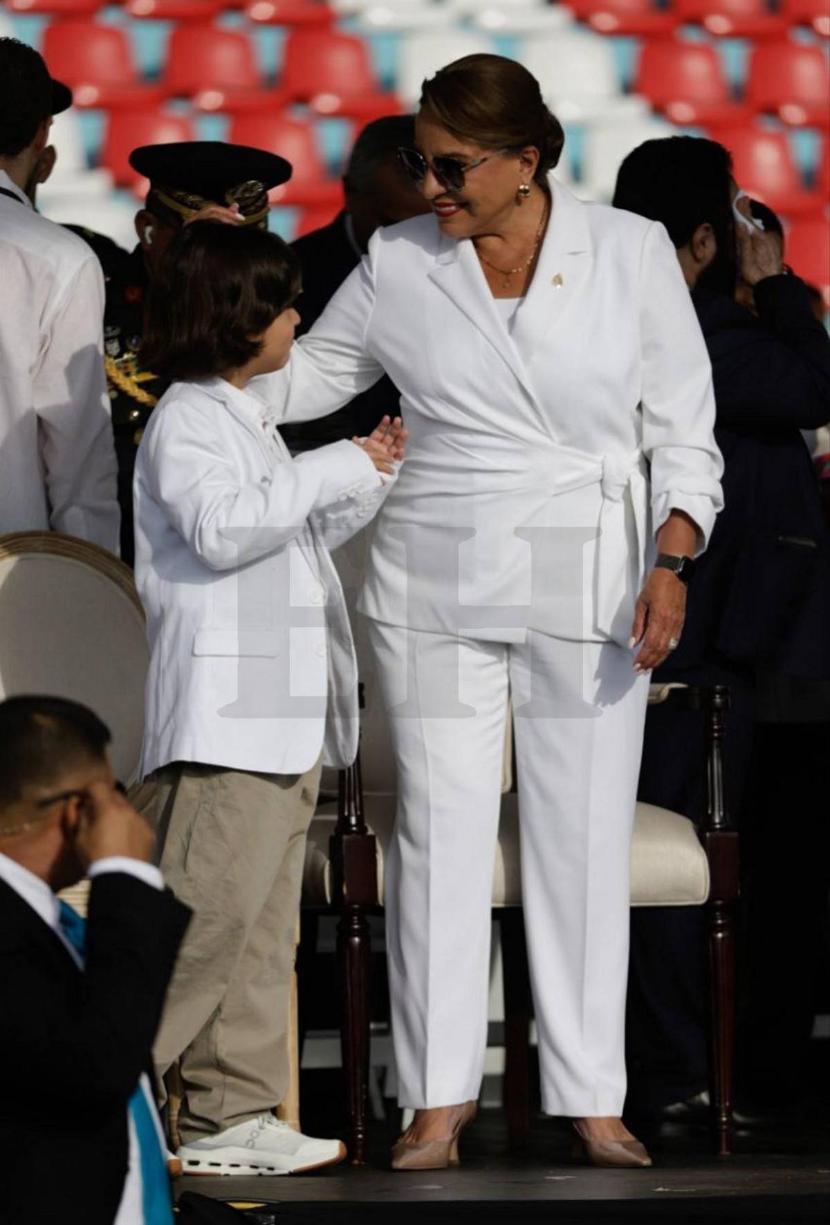 Elegancia y simplicidad, el toque en el atuendo de Xiomara Castro en desfiles patrios Honduras 2025