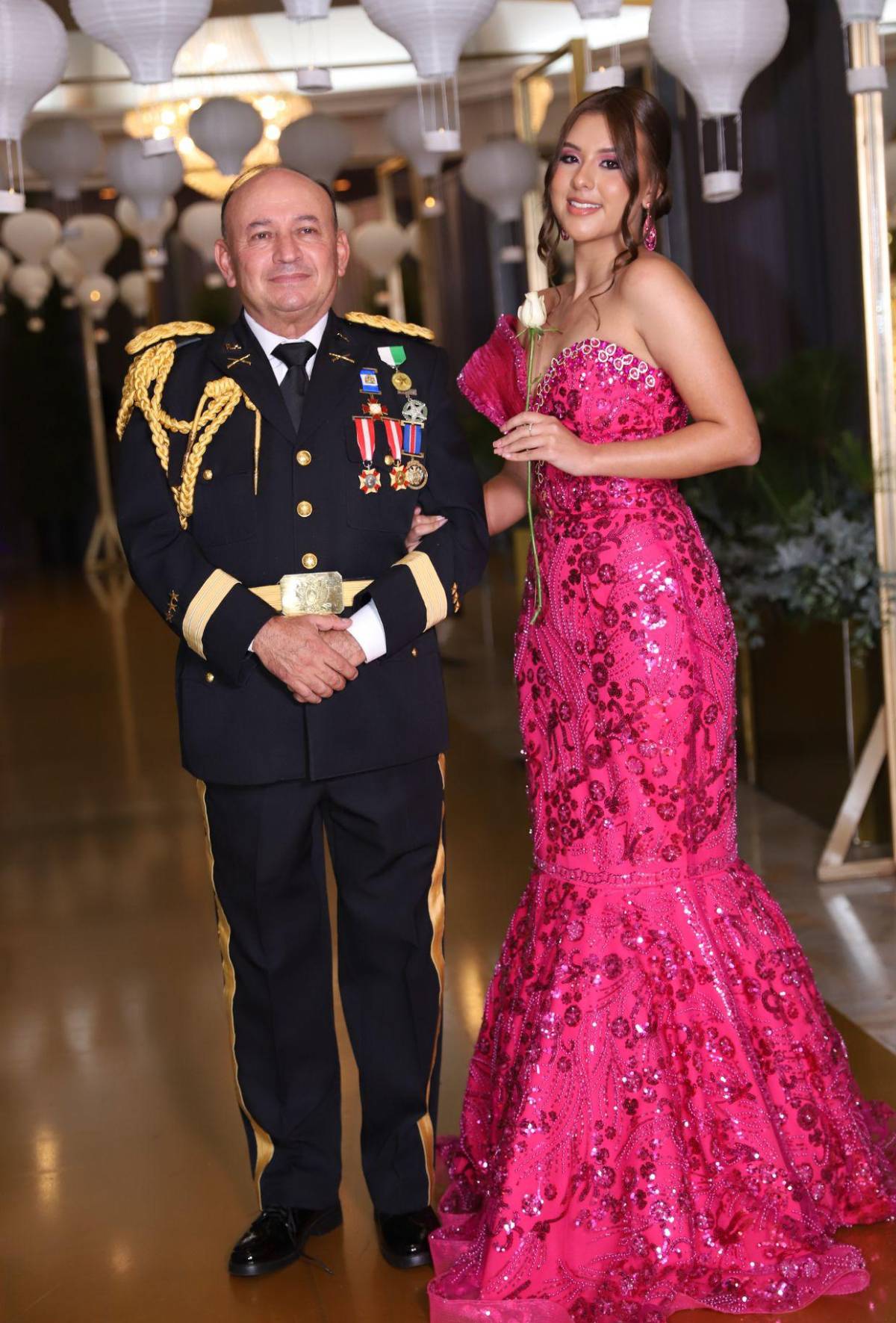 Entre júbilo y tendencias seniors de Academia Los Pinares festejan su prom 2026