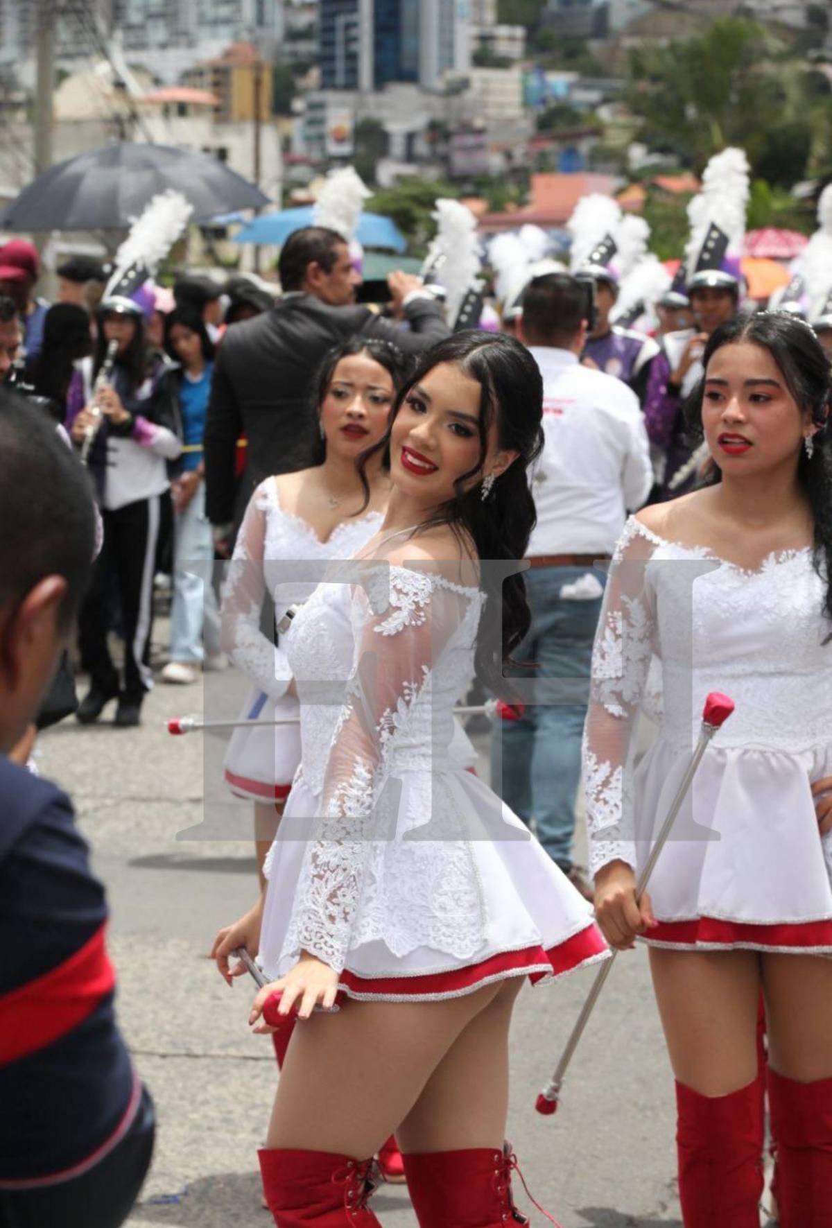 ¿Quién es Mía Valentina Flores, la hermosa palillona del Santa Mónica que deslumbró en los desfiles?