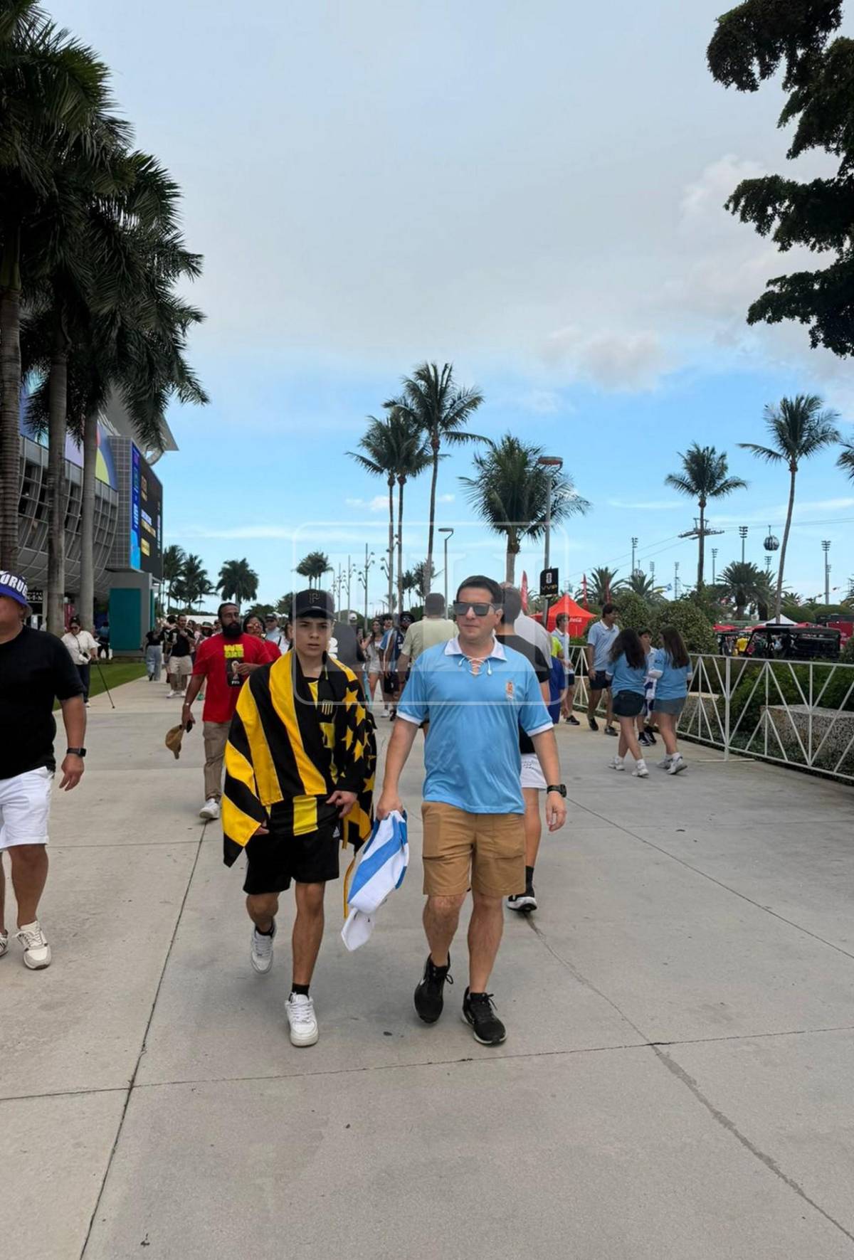 Optimismo entre hinchas de Uruguay que esperan celebrar un triunfo ante Arabia Saudí