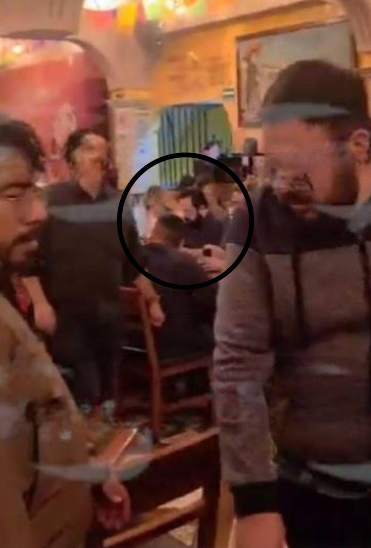 Luis Redondo, captado en restaurante en México con su pareja durante viaje de diputados