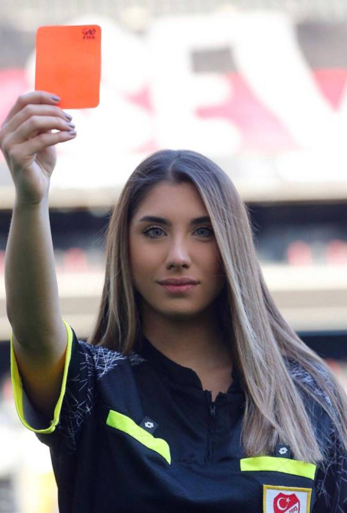¡Hermosas! El top 15 de las árbitras más bellas en el fútbol