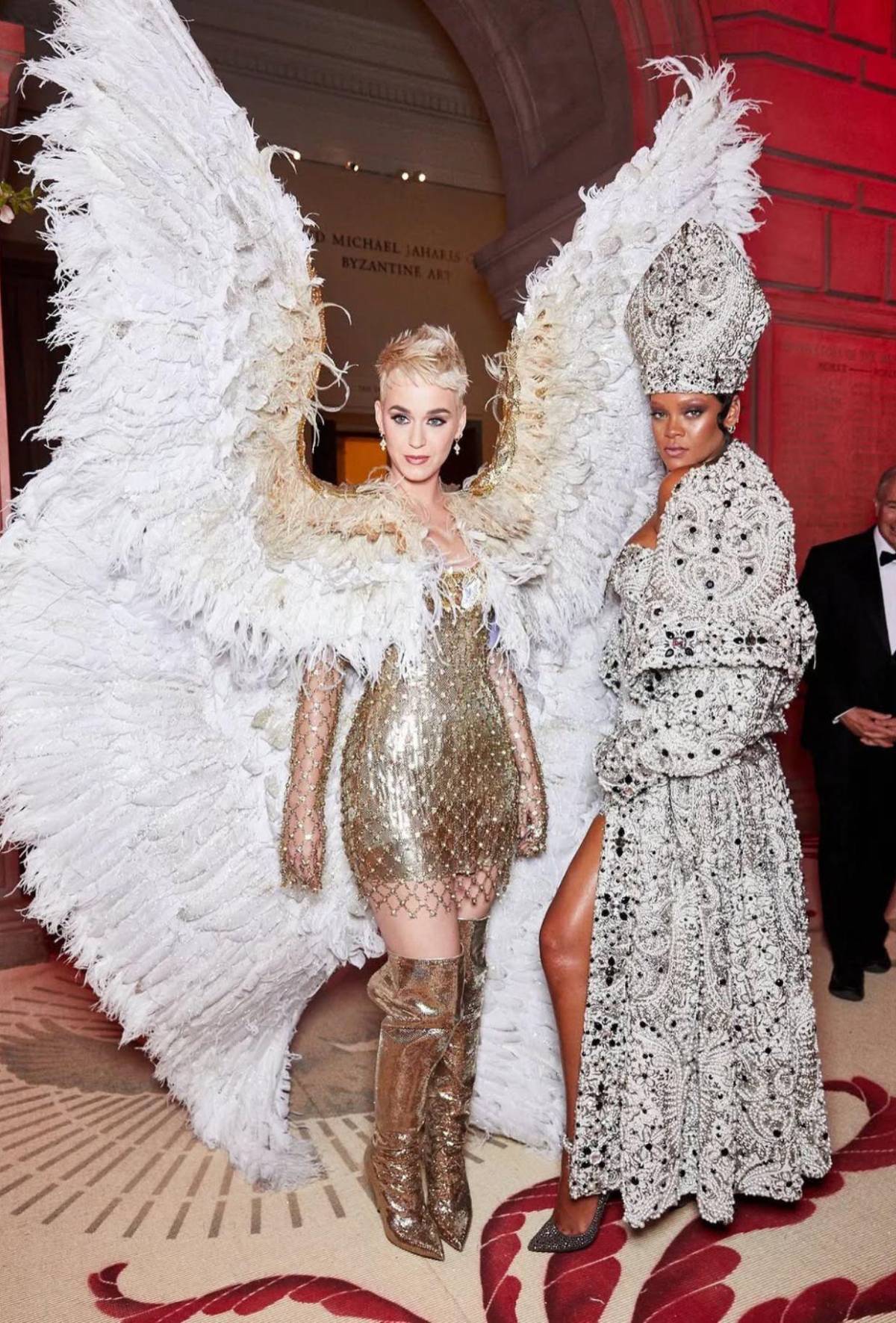 La Met Gala a través del tiempo: looks que han redefinido la alfombra de la extravagancia