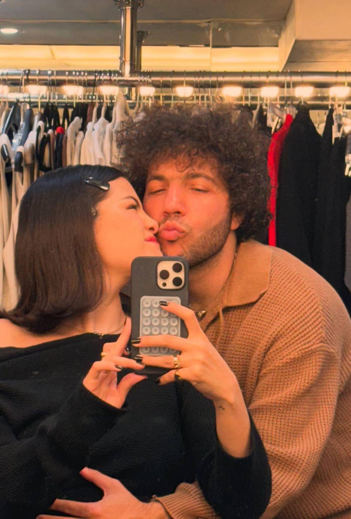 Selena Gomez presume su amor por su esposo Benny Blanco con fotografías inéditas
