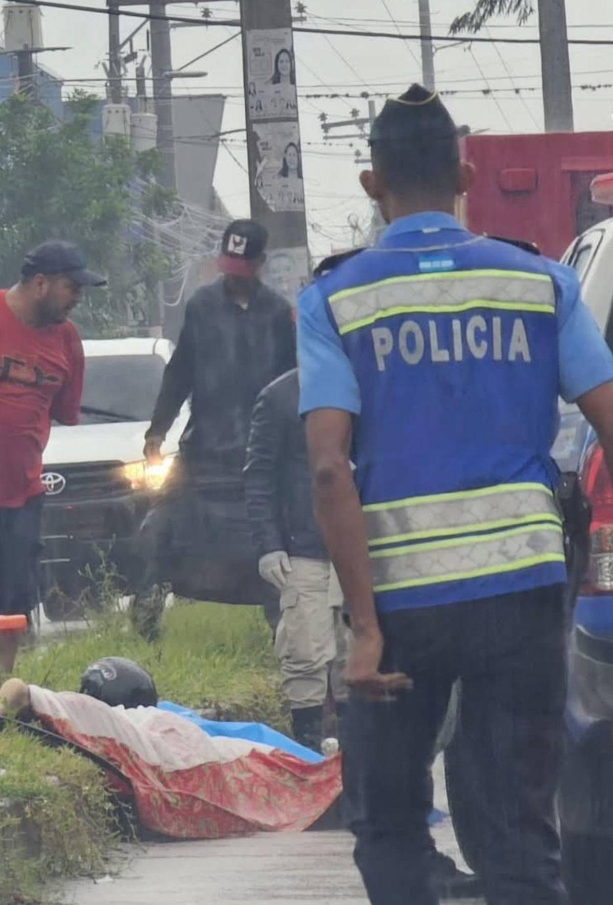 Joven muere decapitado cuando conducía por bulevar en Juticalpa y se enredó en cables