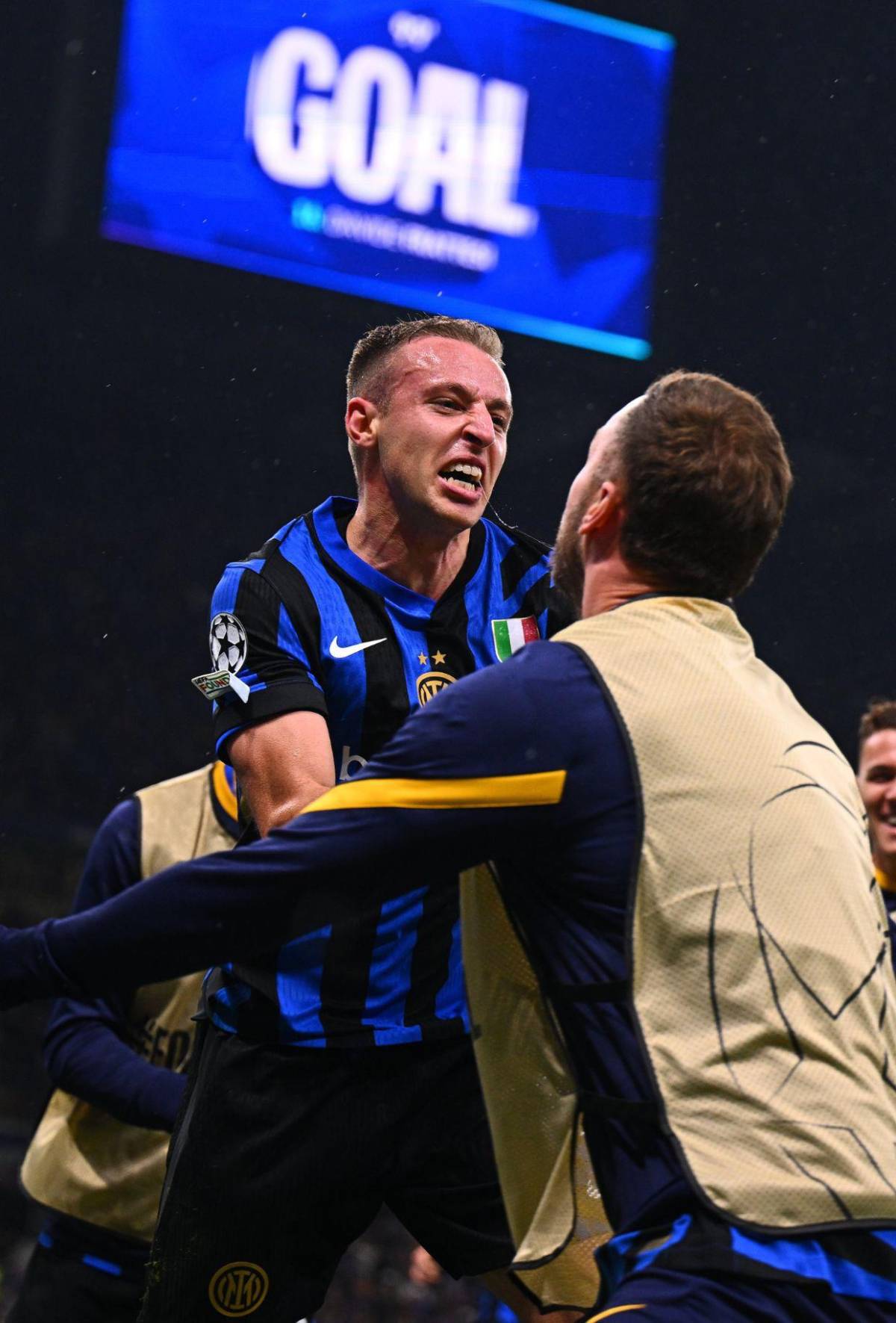 David Suazo, extasiado y desde un lugar privilegiado en el Inter vs Barcelona