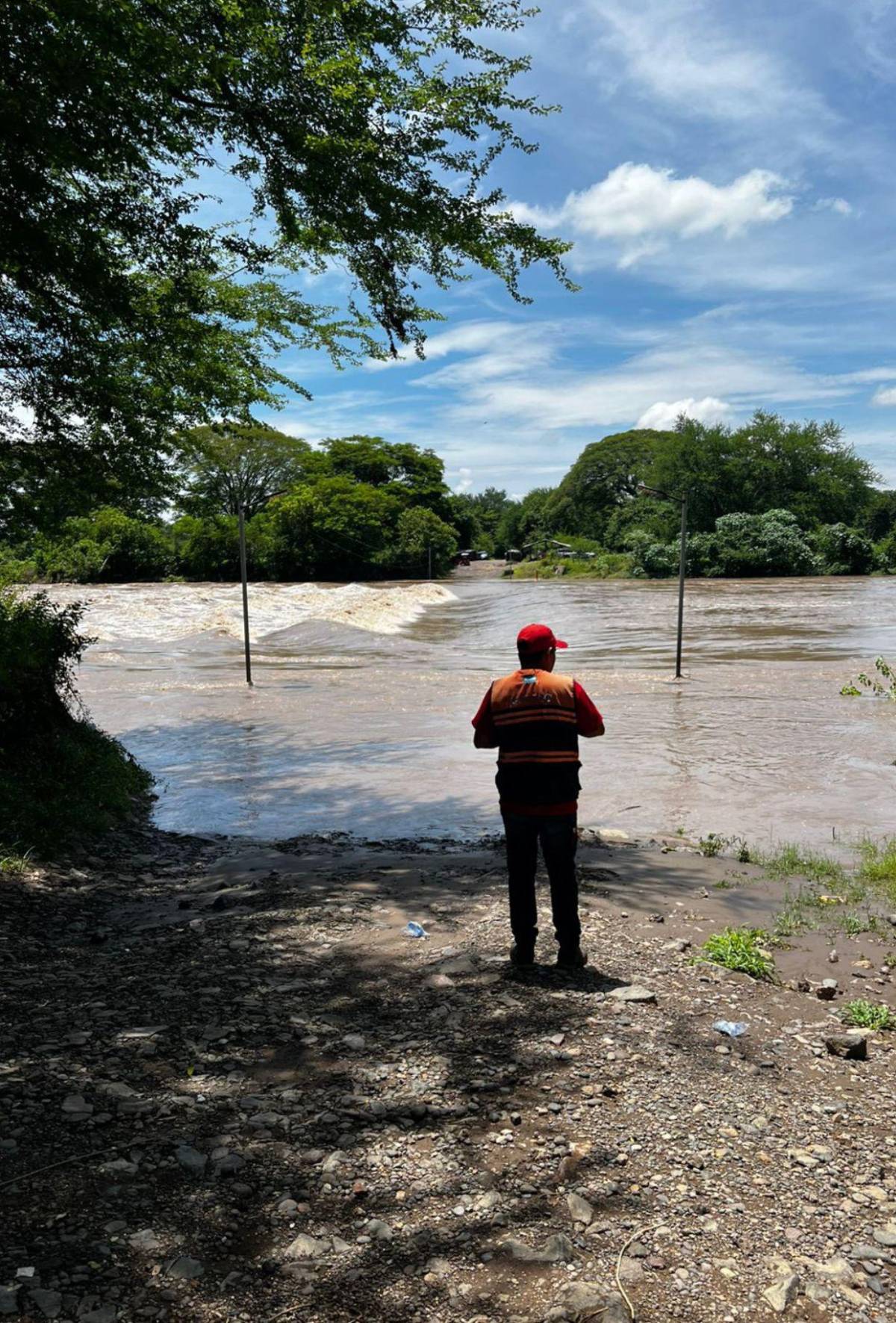 Incomunicados e inundados por fuertes lluvias en Costa de los Amates y El Cubulero