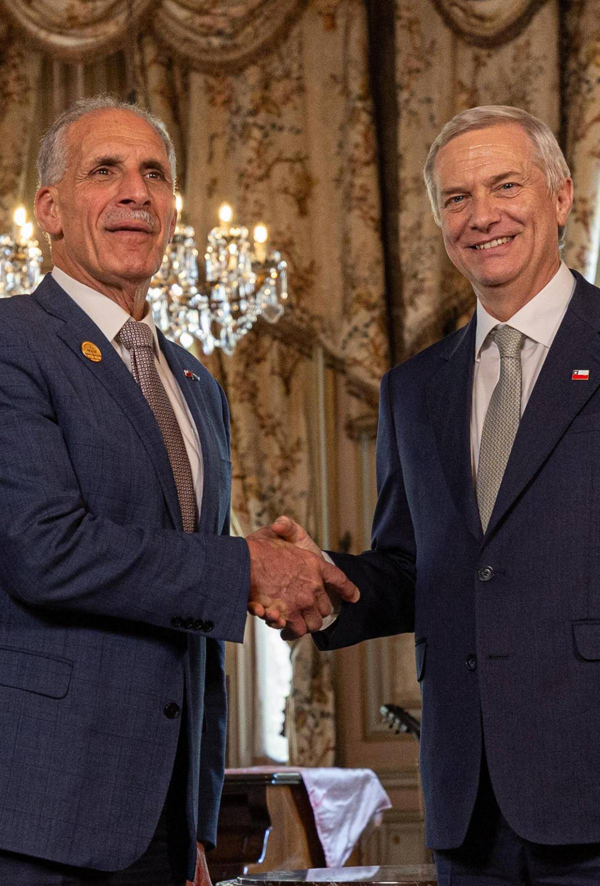 Nasry Asfura se reúne con el rey Felipe VI y José Antonio Kast previo investidura en Chile