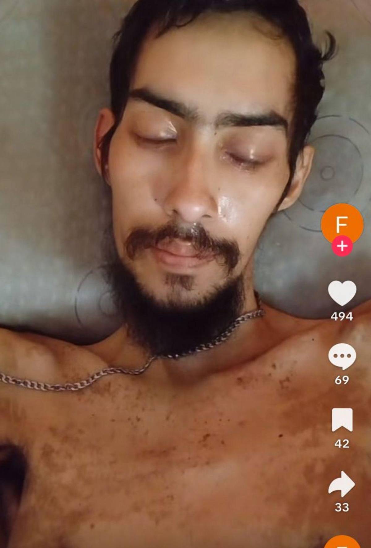 Joven de La Ceiba clama por TikTok un cupo en el hospital: A veces no tengo ni para un vaso de leche