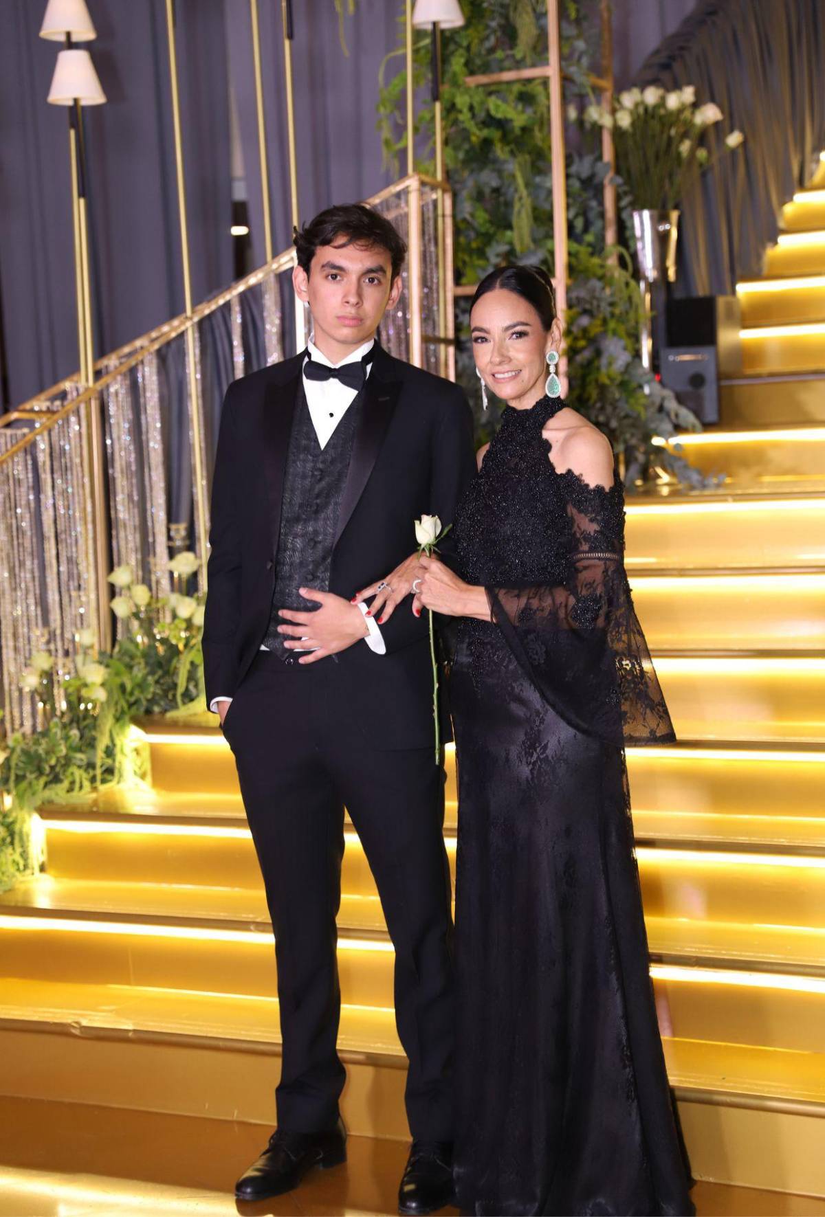 Entre júbilo y tendencias seniors de Academia Los Pinares festejan su prom 2026