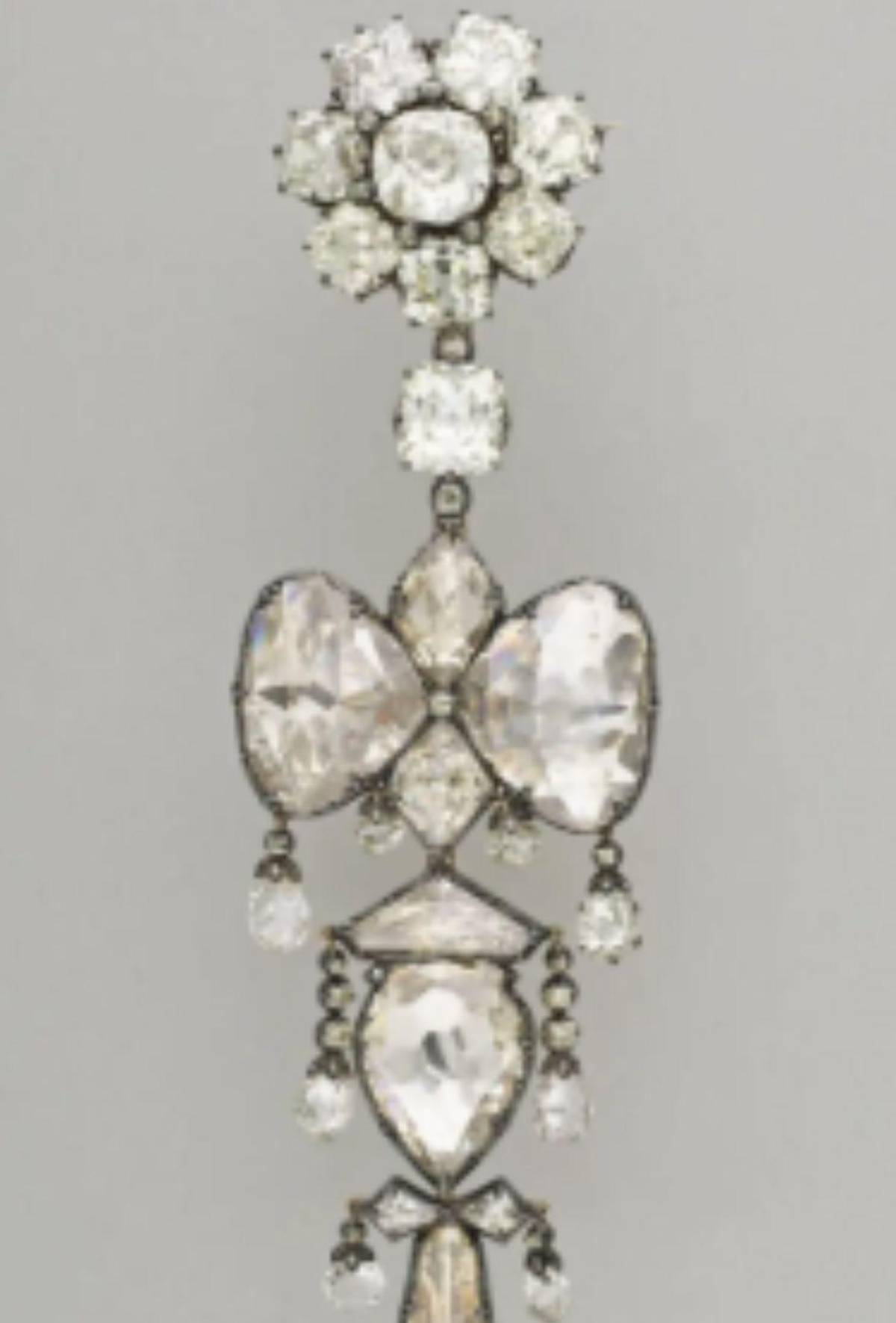 ¿Cuáles fueron las joyas robadas del salón Apolo del museo Louvre?