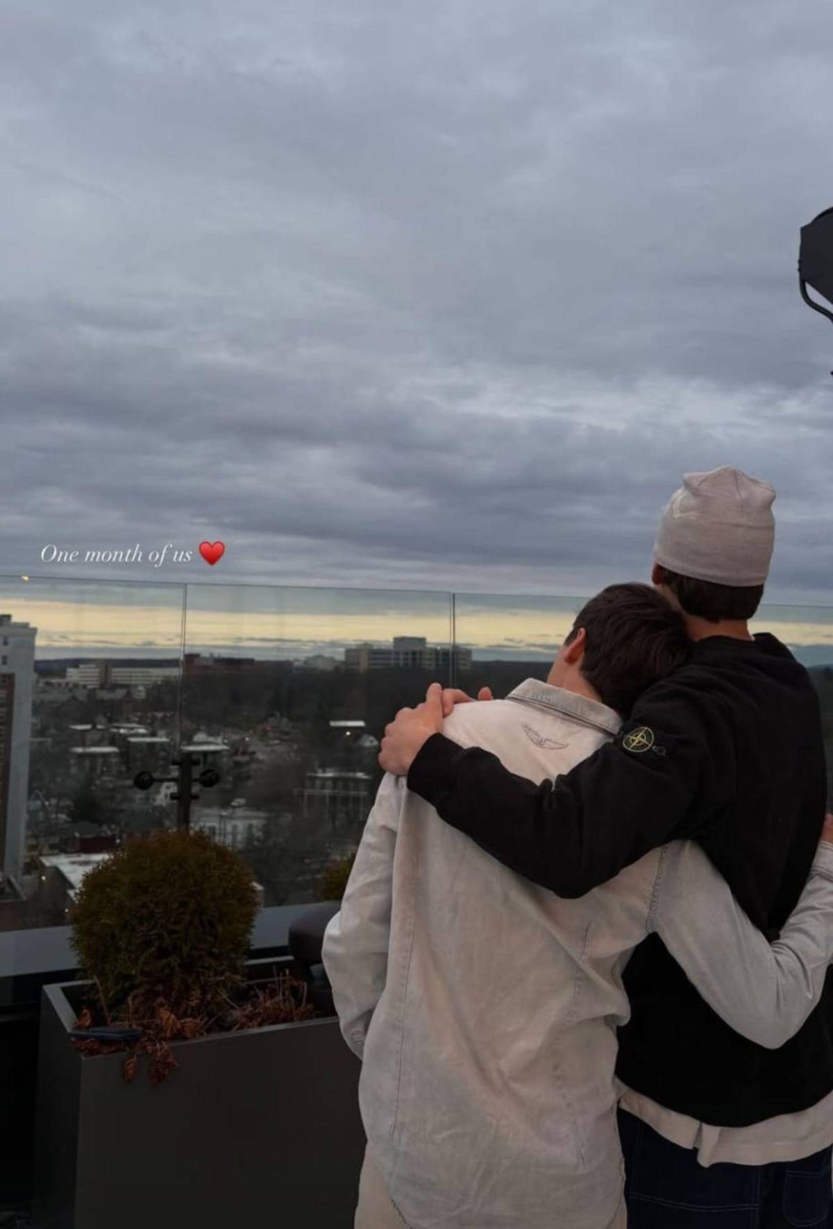 Actor de Stranger Things, Noah Schnapp, publica tierna foto con su... ¿novio?