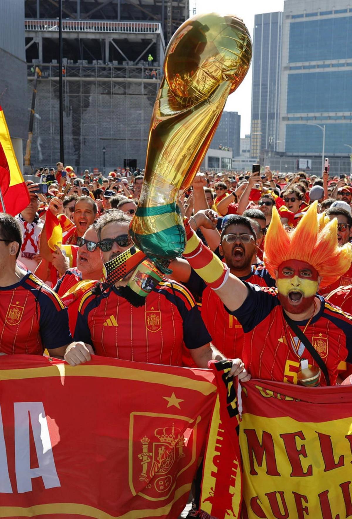 Locura en calles de Atlanta, cientos de españoles animan la previa España vs Cabo Verde