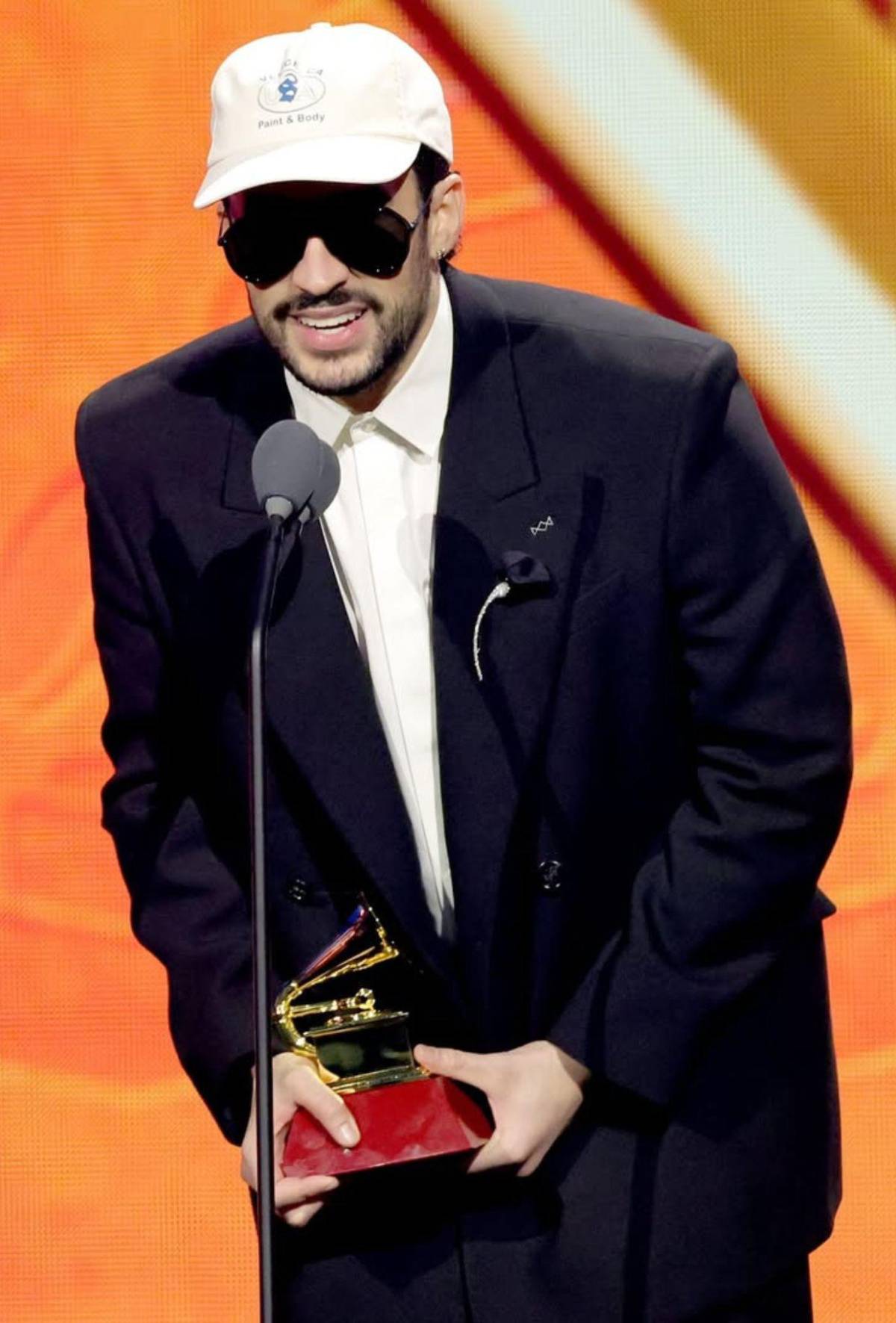 Bad Bunny en los Latin Grammy: De su abrazo con Sergio Ramos a ganar el Álbum del año