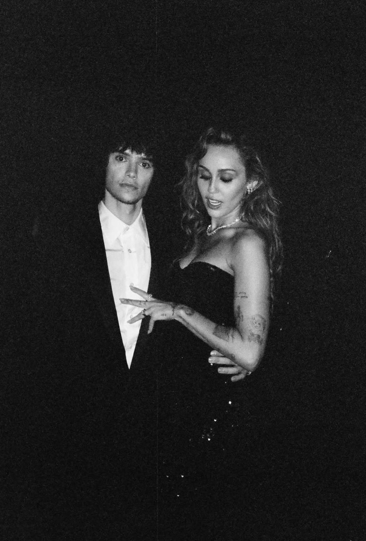 Miley Cyrus se compromete con Maxx Morando: Así lució la cantante su anillo