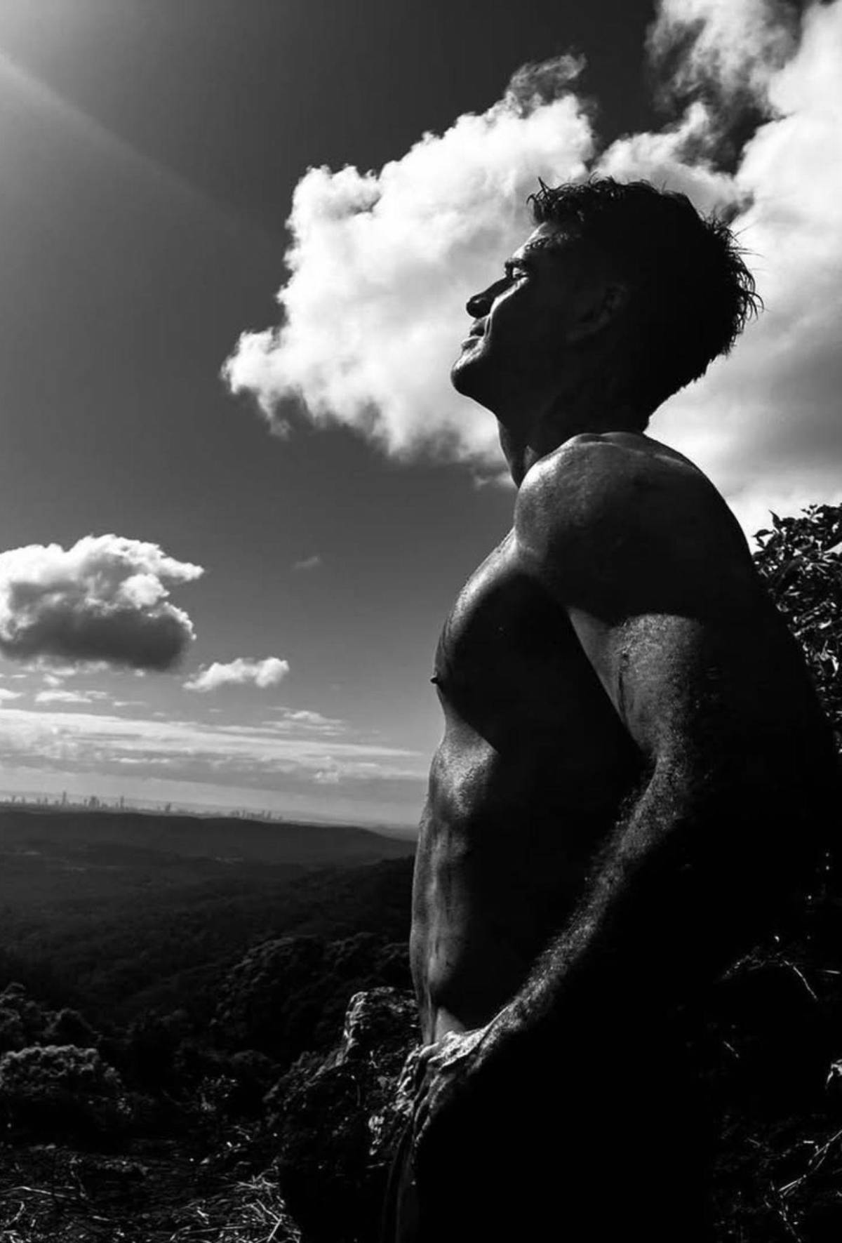 Liam Hemsworth al fin habla sobre el reto de reemplazar a Henry Cavill en The Witcher