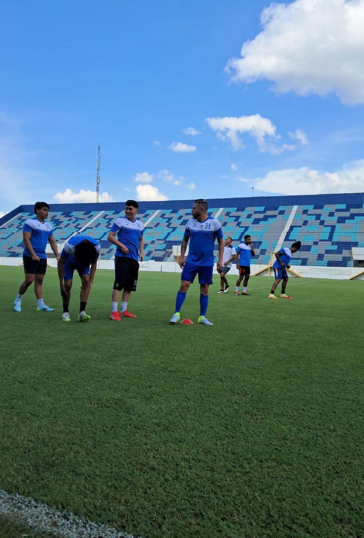 Exjugador de Olimpia y de la Selección refuerza a los tiktokers vs El Salvador