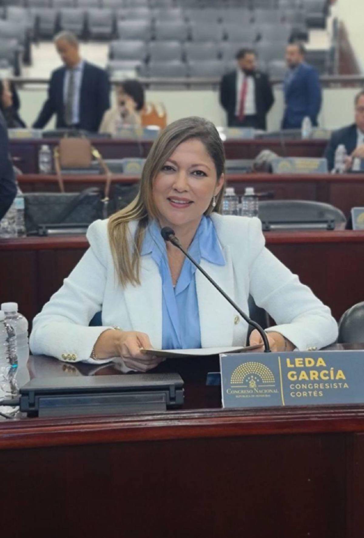 Grandes figuras que están quedando fuera en planillas de diputados