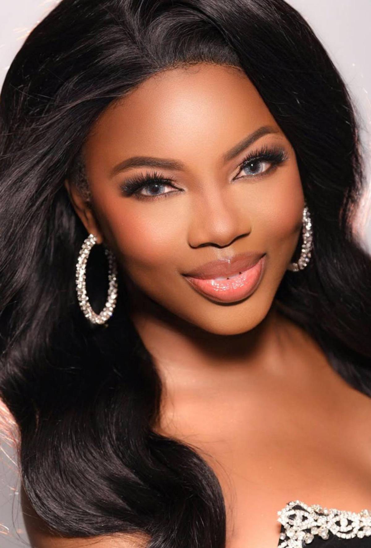 ¿Quién es Dyna Martínez, la cantante de ópera que ansía ser Miss Honduras Universo 2025?