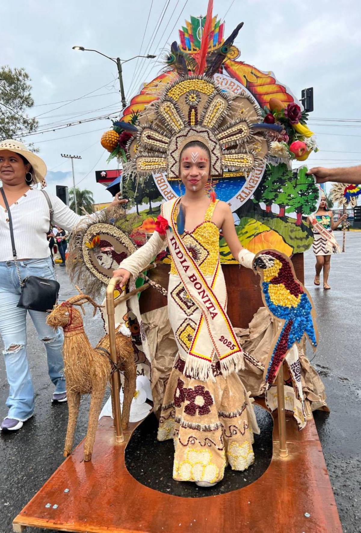 San Pedro Sula se viste de patriotismo y así desfila en los 204 años de independencia patria