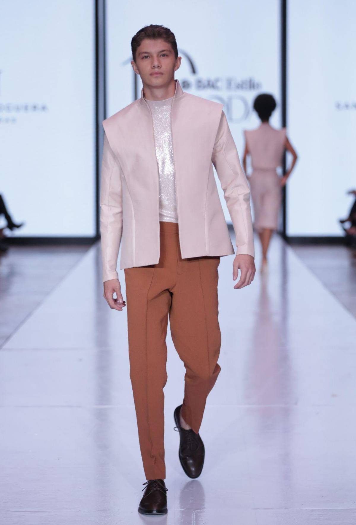 Bac Estilo Moda 2025: Un repaso por los diseños más destacados de la gala