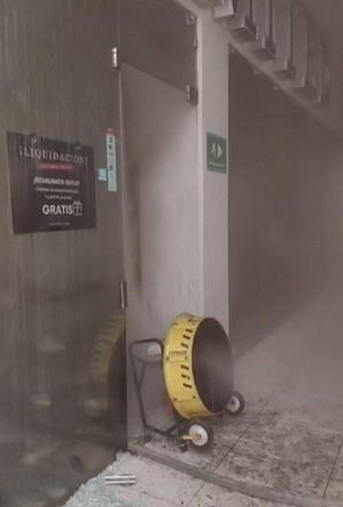 Controlado a tiempo: bomberos evitan que incendio en mall  de Comayagüela se expanda