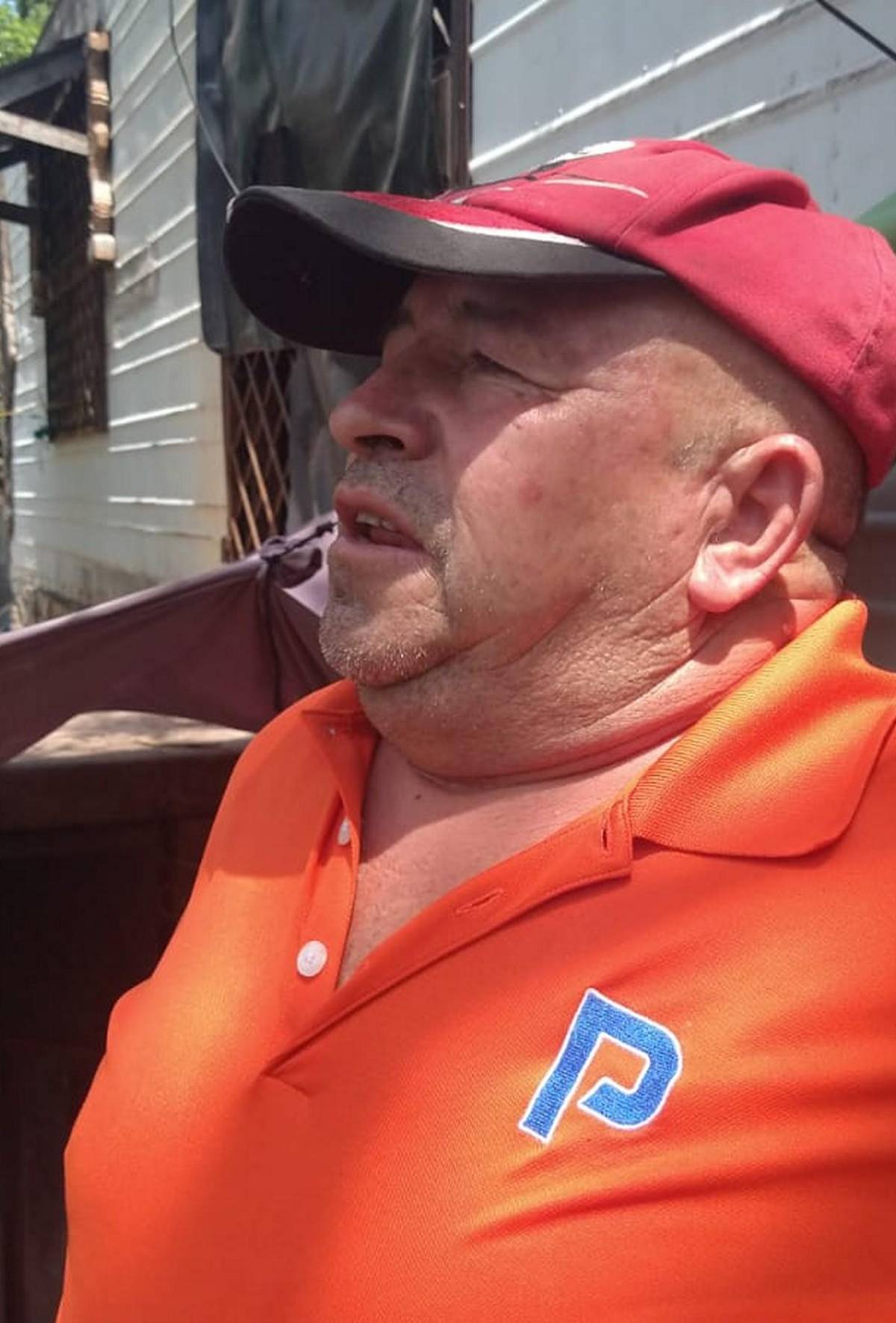 Olores fétidos y aves de rapiña: vecinos denuncian insalubridad en contenedores de morgue capitalina