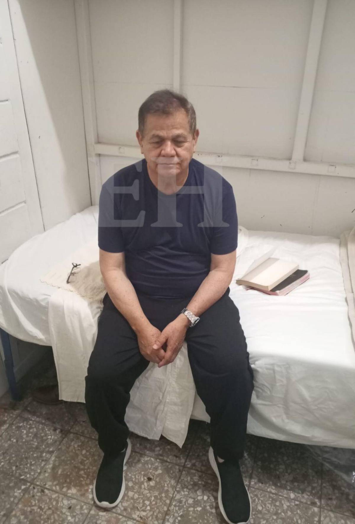 Primeras imágenes del general retirado Romeo Vásquez preso; así luce su celda