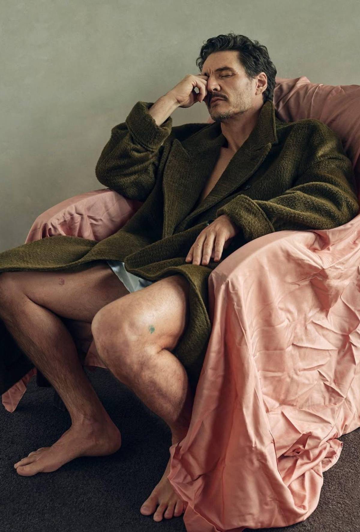 Pedro Pascal posa para Vanity Fair: las fotos más sensuales del chileno