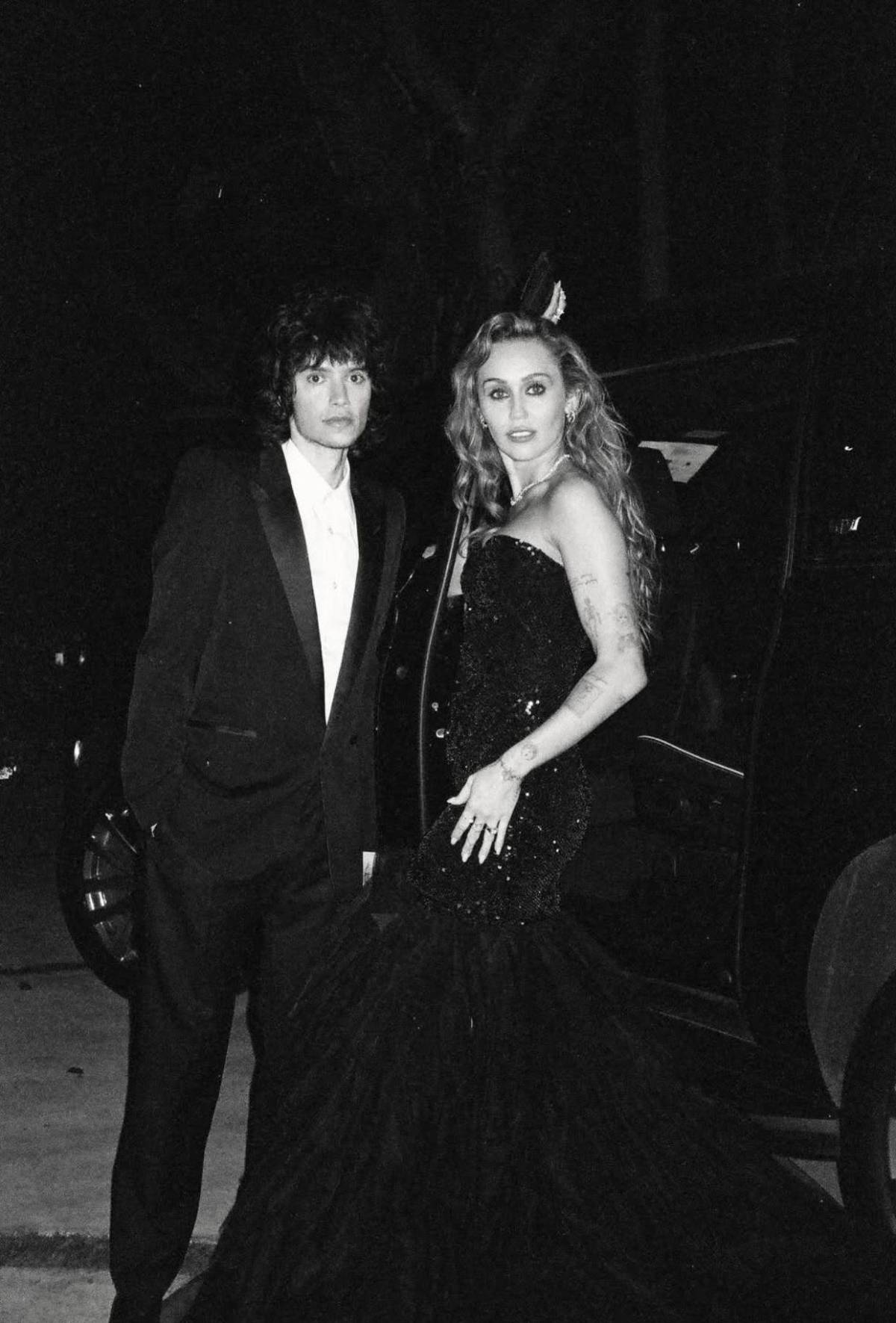 Miley Cyrus se compromete con Maxx Morando: Así lució la cantante su anillo