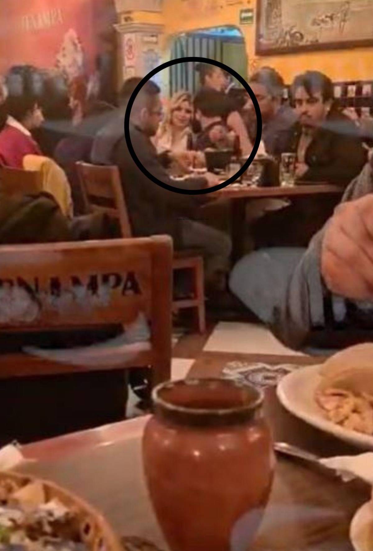 Luis Redondo, captado en restaurante en México con su pareja durante viaje de diputados