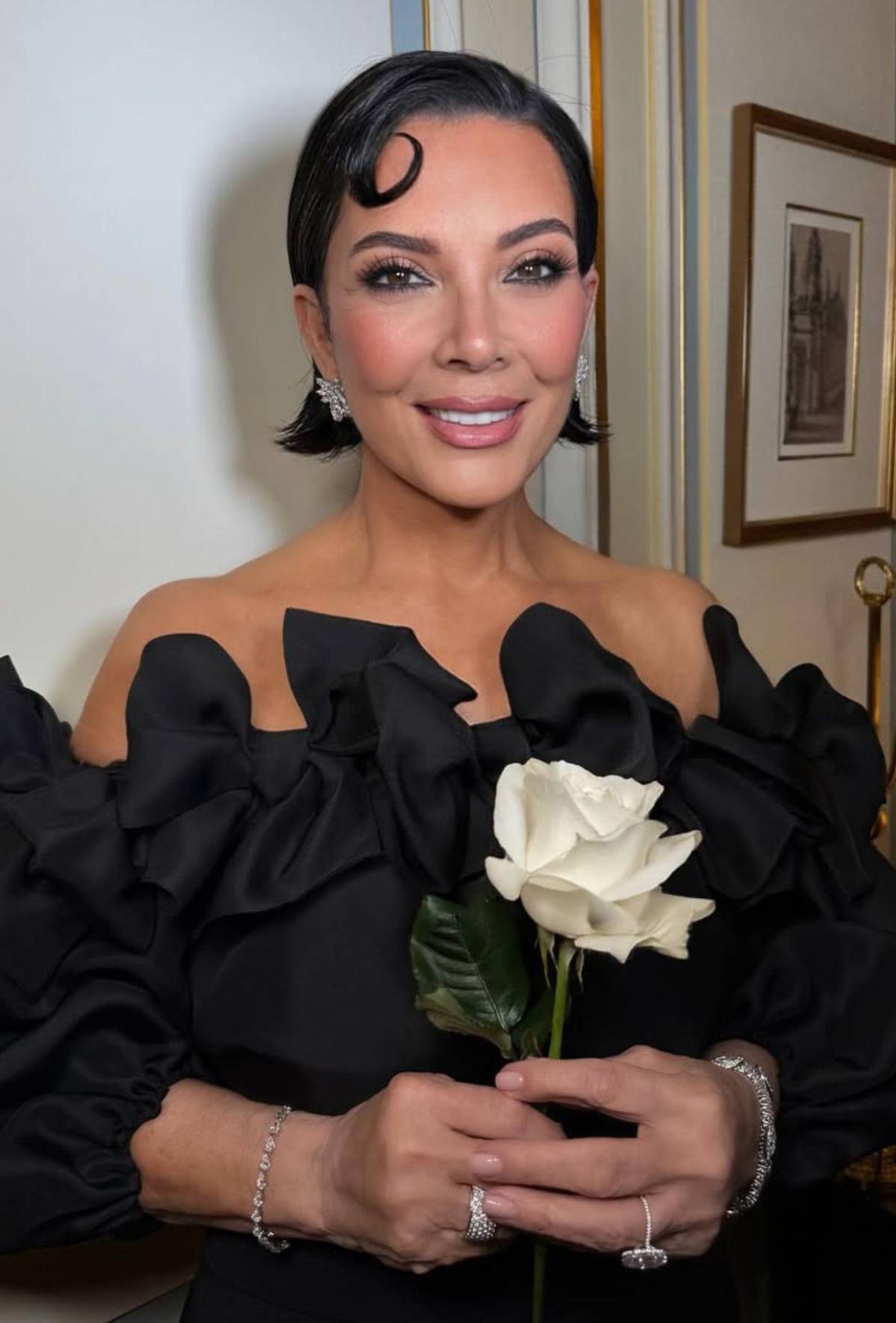 Kim Kardashian reacciona al rejuvenecido look de Kris Jenner
