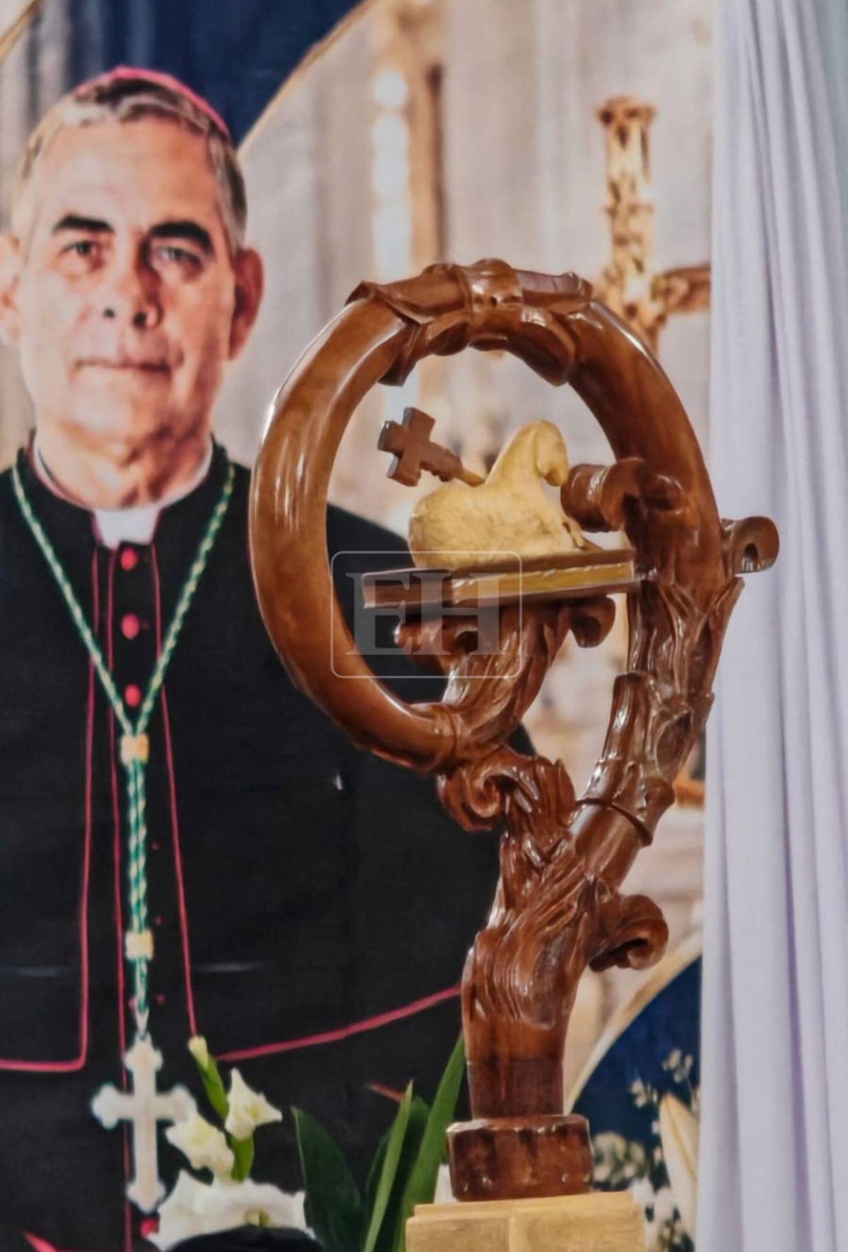 Feligreses se despiden de monseñor Teodoro Gómez en su velatorio en Choluteca
