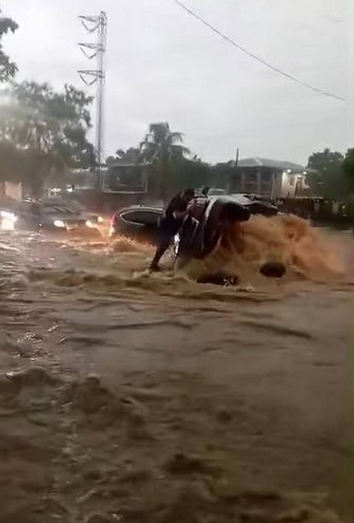 Parecía un tsunami: tormenta en San Pedro Sula dejó imágenes apocalípticas