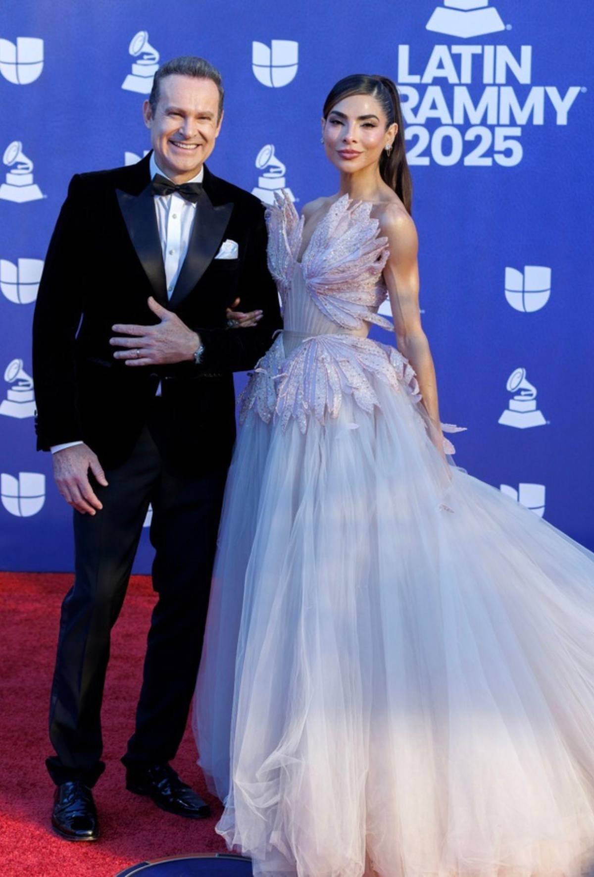 Mejor vestidos de los Latin Grammy 2025: brillo, elegancia y arriesgados looks en la alfombra roja