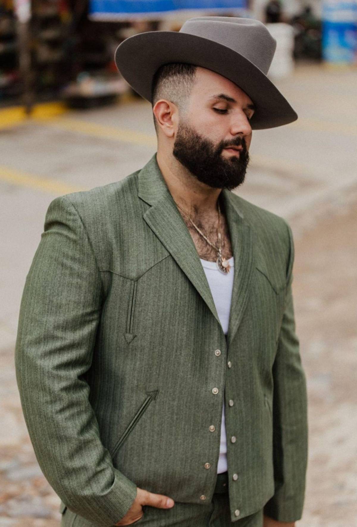 ¿Quién es Carín León? Conozca al mexicano que dará concierto en Tegucigalpa