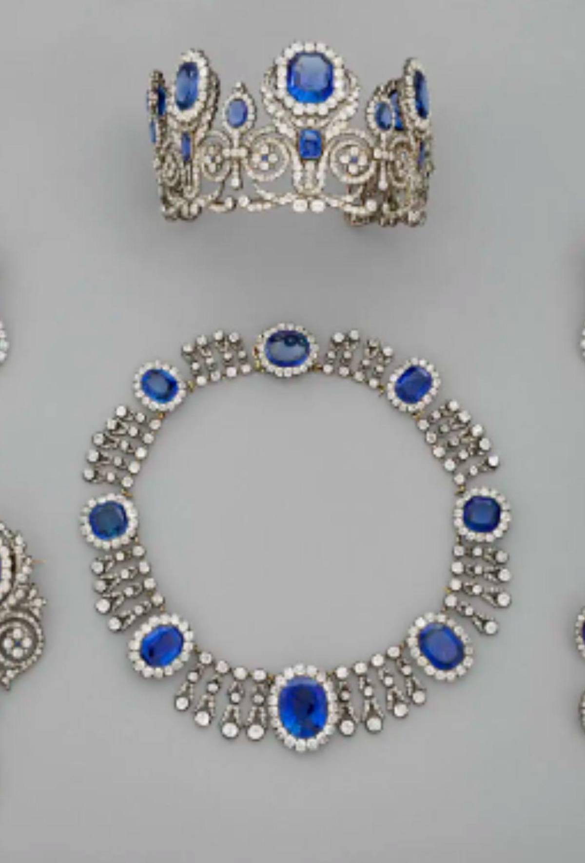 ¿Cuáles fueron las joyas robadas del salón Apolo del museo Louvre?