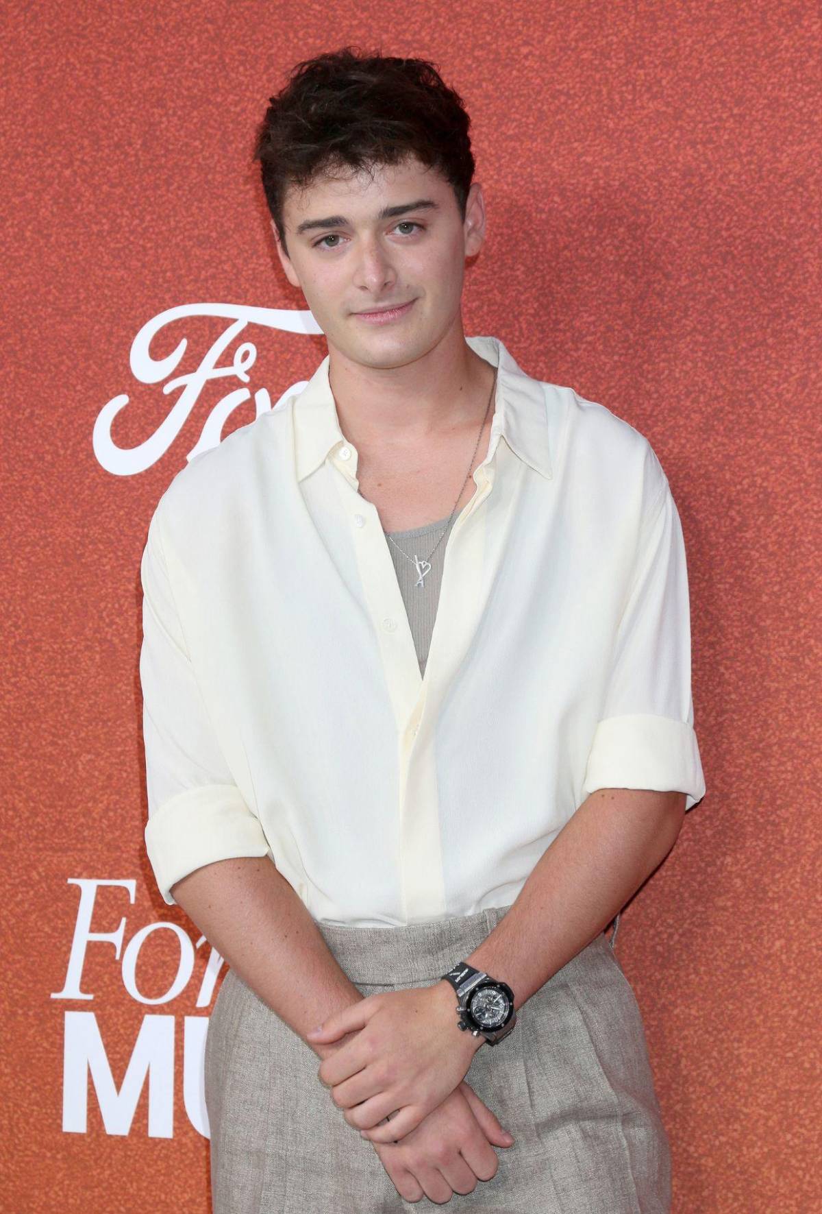 Actor de Stranger Things, Noah Schnapp, publica tierna foto con su... ¿novio?