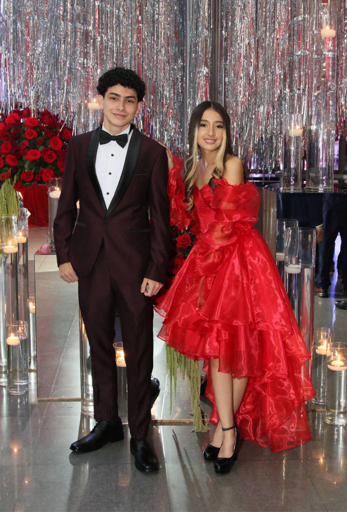 Entre nostalgia y estilo, los seniors de Nashville School celebran su fiesta prom