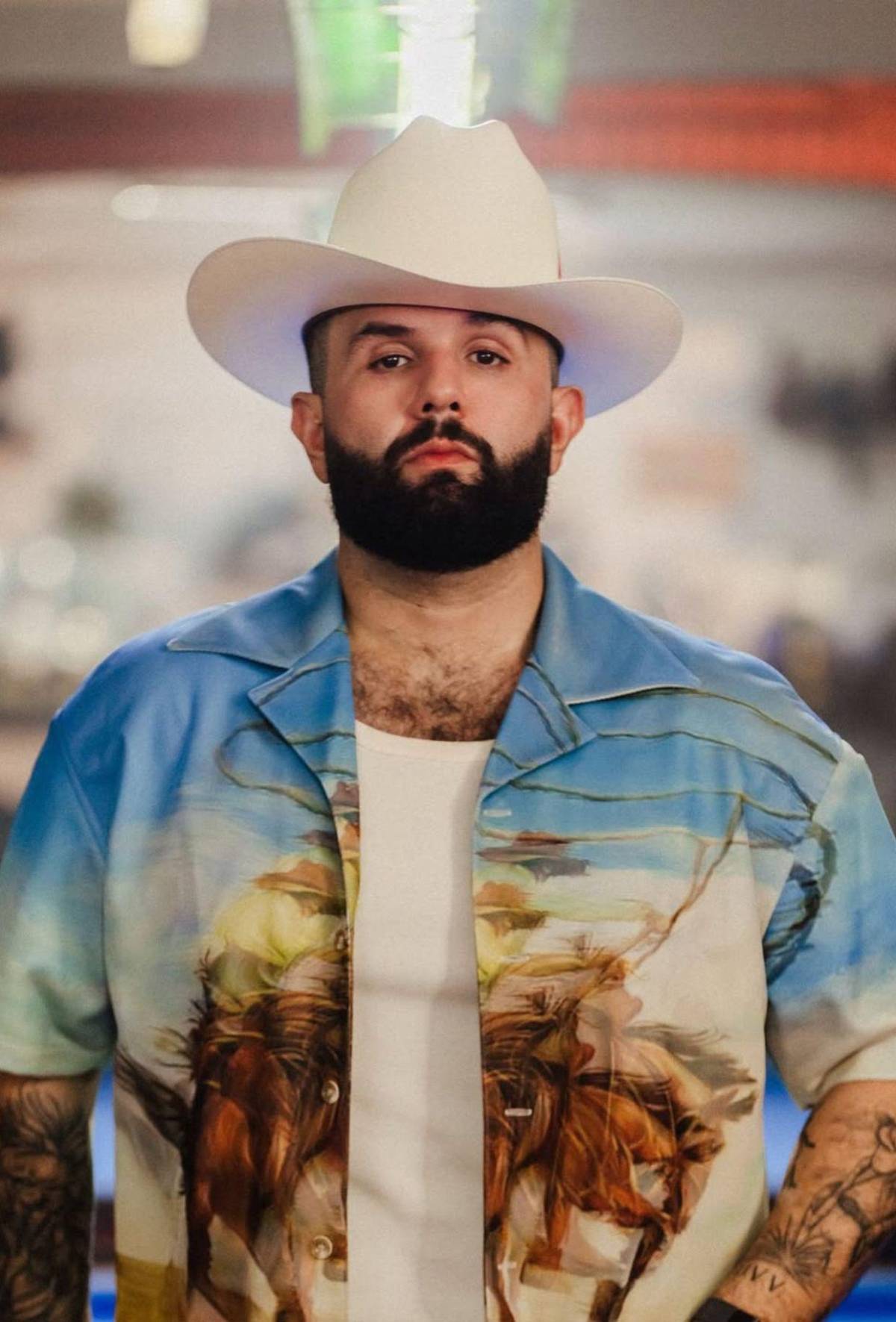 ¿Quién es Carín León? Conozca al mexicano que dará concierto en Tegucigalpa