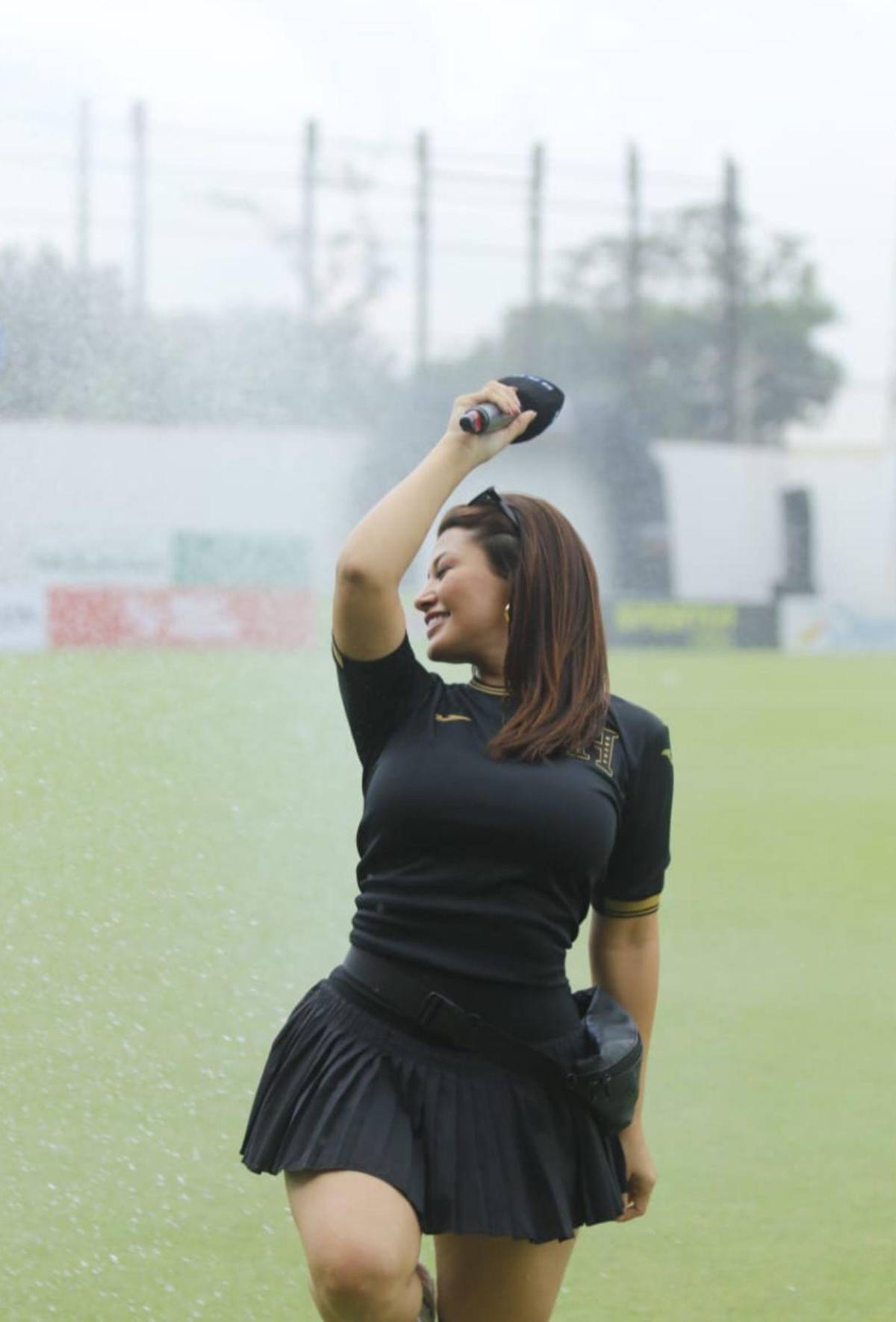 Milagro Flores recibirá propuesta de Supremo si anota gol en juego de tiktokers vs El Salvador