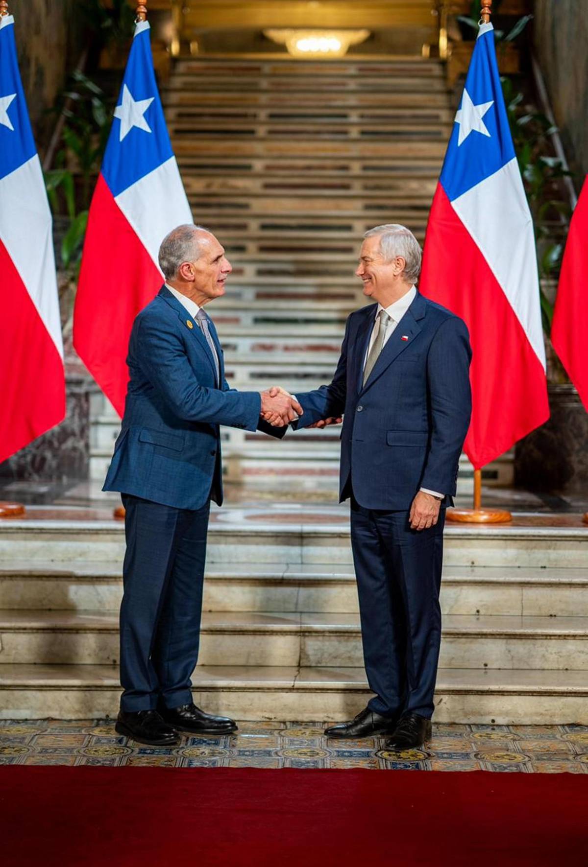 Nasry Asfura se reúne con el rey Felipe VI y José Antonio Kast previo investidura en Chile