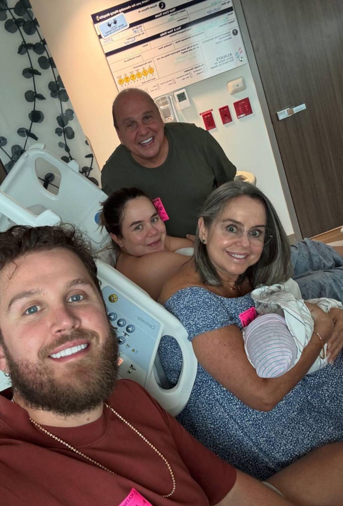 Los Chicaneros dan la bienvenida al bebé de Antonia Botero