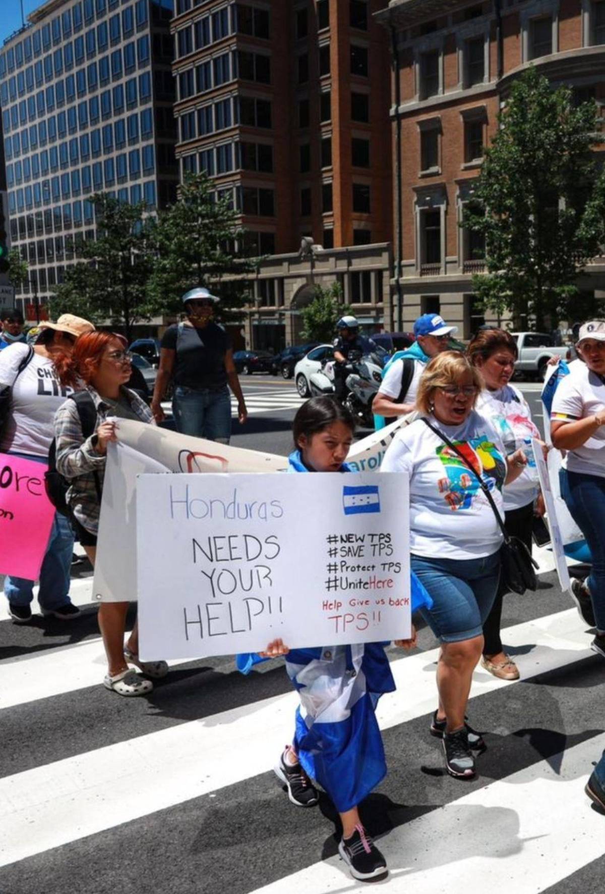 ¿Por qué a El Salvador sí le extendieron el TPS y a Honduras no?