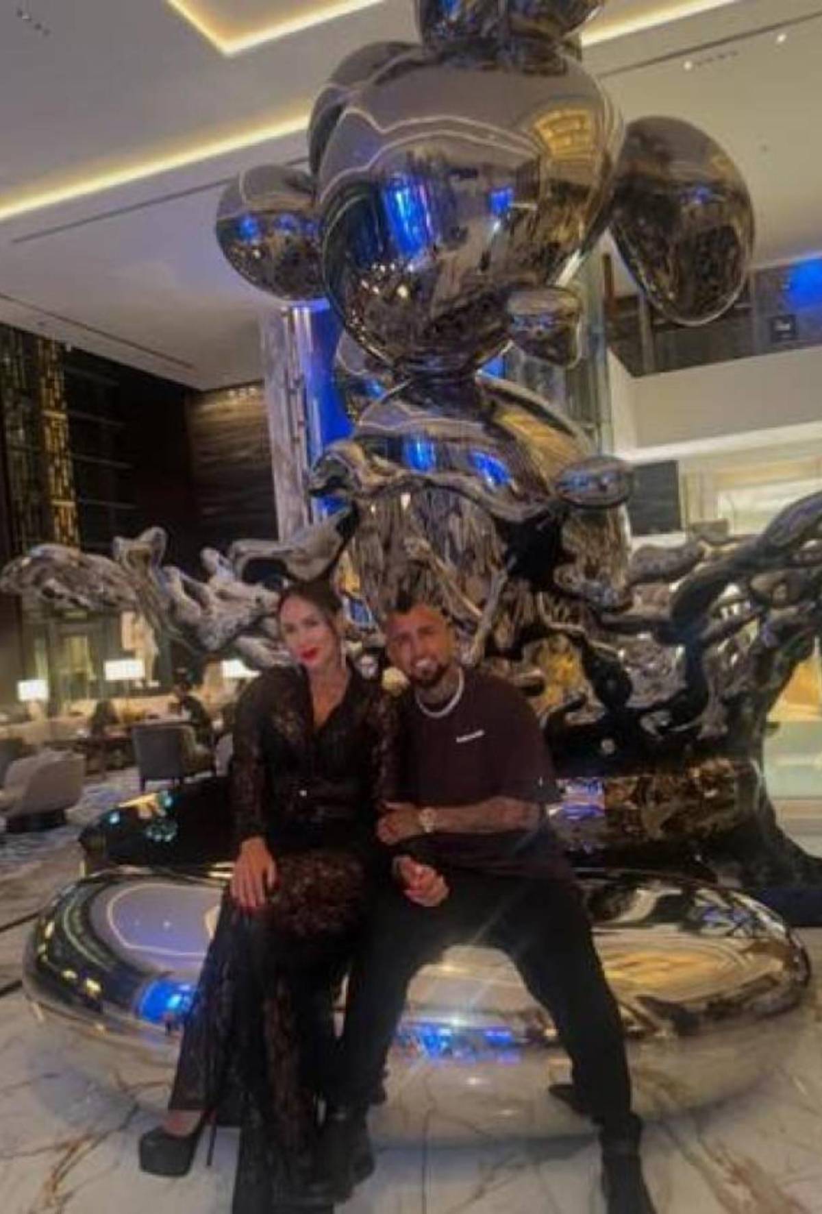 Arturo Vidal sorprende con sus vacaciones lujosas al lado de su bella esposa: “Vivo mi vida”