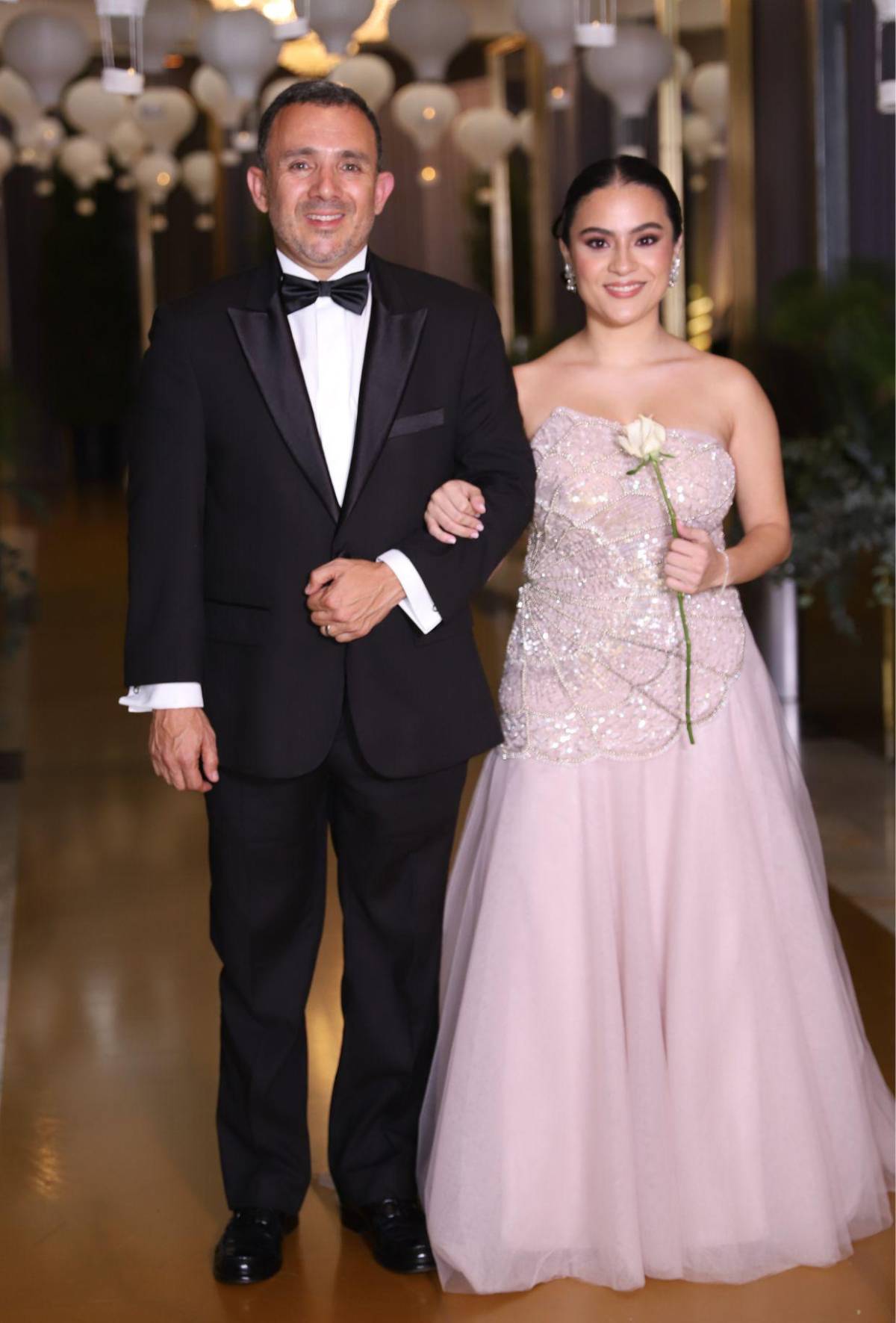 Entre júbilo y tendencias seniors de Academia Los Pinares festejan su prom 2026